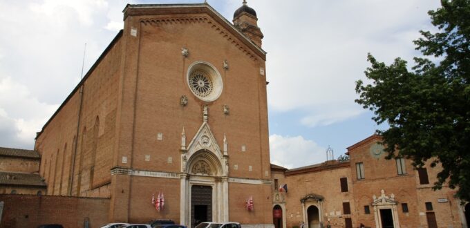 Foto della Basilica di San Francesco di Siena