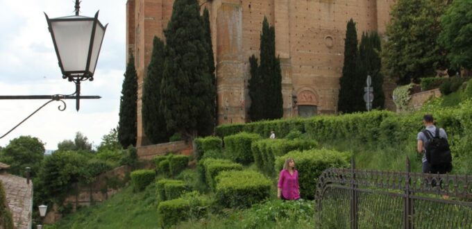 View of the facade of Saint-Domenico in Siena