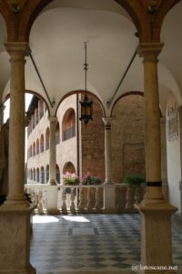 Photo de la loggia de la maison-sanctuaire Sainte-Catherine de Sienne