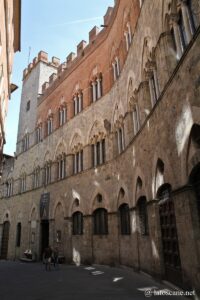 Photo du Palais Chigi-Saracini à Sienne