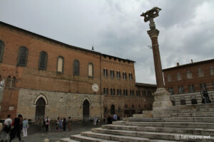 Photo de l'extérieur de Santa Maria della Scala, Piazza del Duomo, Siena