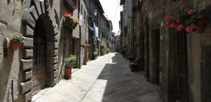 Photo des rues médiévales d'Abbadia San Salvatore