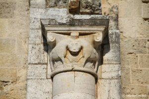 Photo d'un chapiteau de Sant'Antimo en Toscane