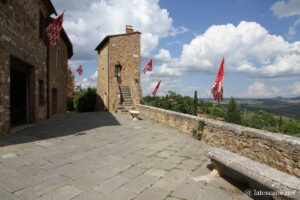 Vue des remparts de San Quirico d'Orcia