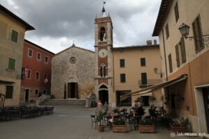 Vue de la Piazza della Libertà, San Quirico d'Orcia