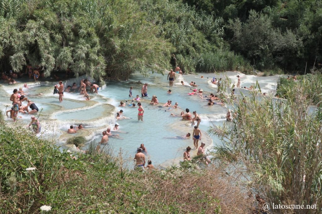 Panorama des thermes de Saturnia en Toscane