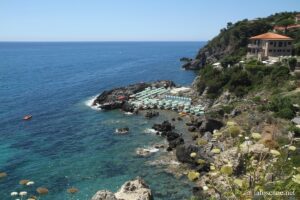 Vue sur la côte de Talamone