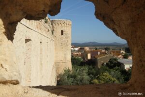 Photo et vue depuis les murs de Magliano in Toscana