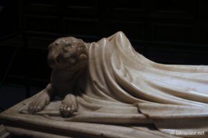 Photo du monument d'Ilaria del Carretto dans la sacristie de la cathédrale de Lucques