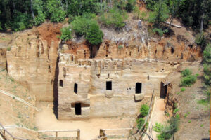 Photo des Nécropoles des grotte à Populonia