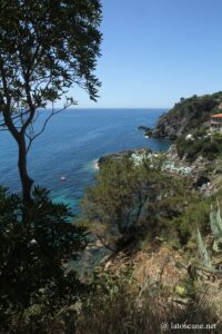 Vue sur la côte à Talamone