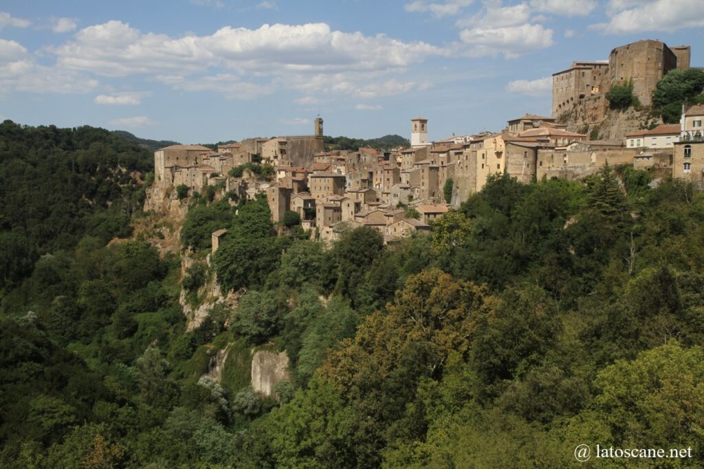 Vue sur Sorano en Toscane