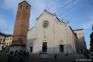 Extérieur de la collégiale San Martino à Pietrasanta