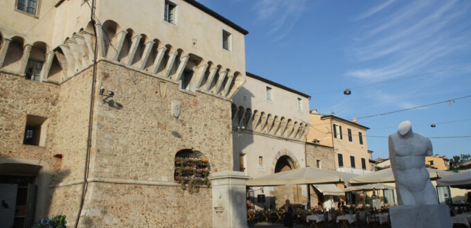 Vue de la Piazza Giosue Carducci à Pietrasanta